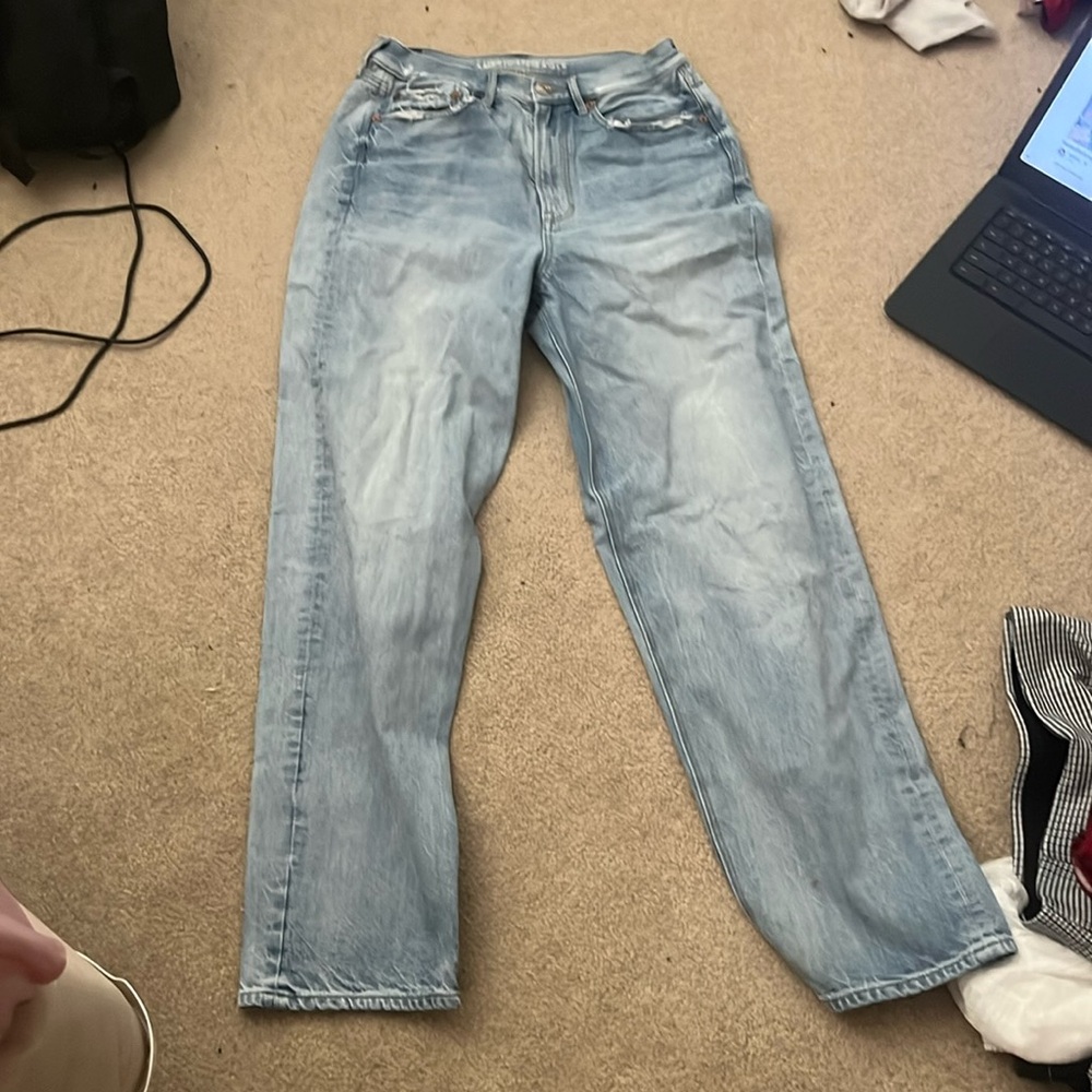 AMERICAN EAGLE STRAIGHTLEG JEANS
